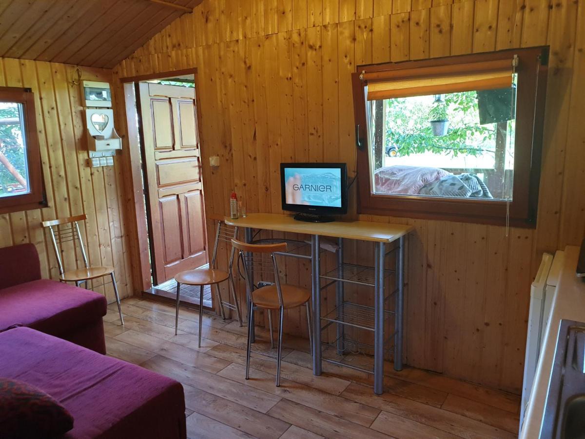 Hotel Domek Letniskowy W Zieleni Blisko Jeziora Sredzkiego Schroda Exterior foto