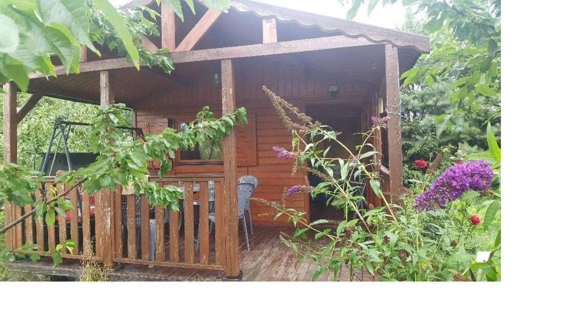 Hotel Domek Letniskowy W Zieleni Blisko Jeziora Sredzkiego Schroda Exterior foto